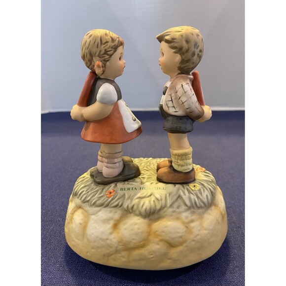Hummel, "Two Hearts" Musical Figurine, plays "What the World Needs Now is Love". - Picture 1 of 12